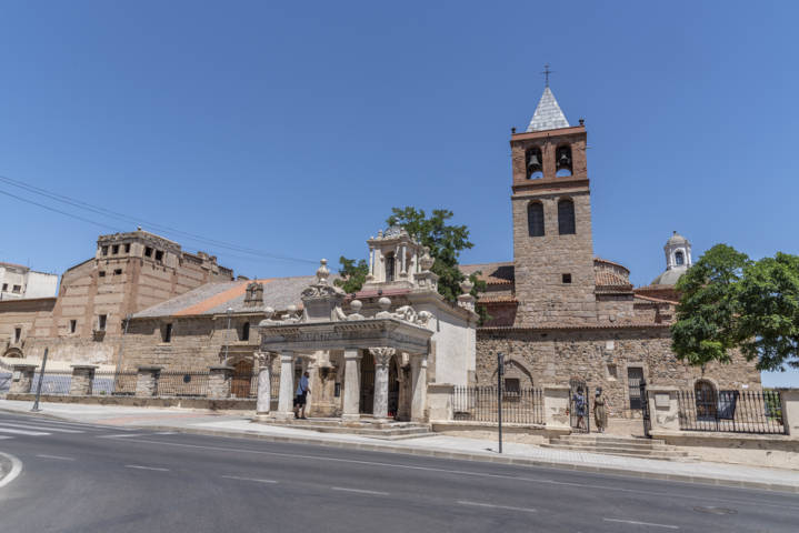Badajoz - Mérida 085 - basílica y cripta de Santa Eulalia.jpg